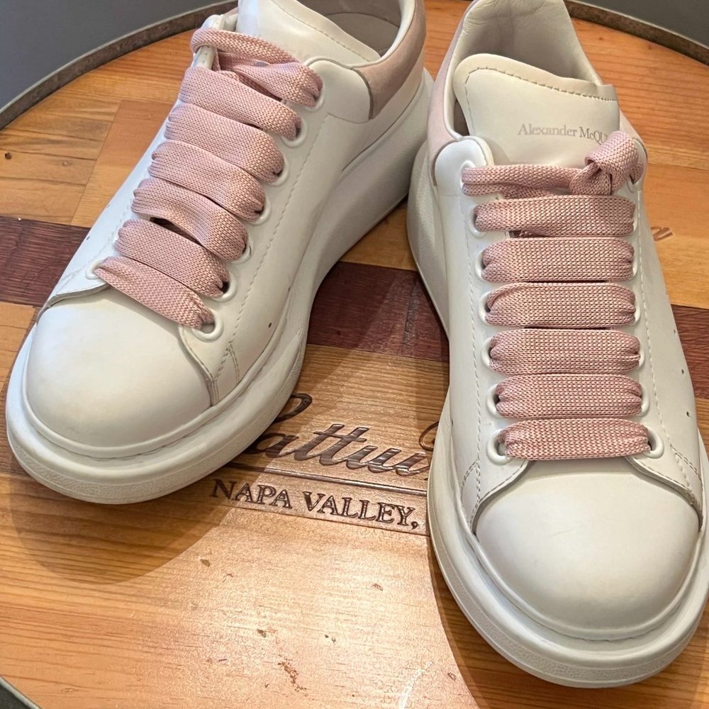 Alexander McQueen Sneakers in Pink Suede, size 37D - VGUC